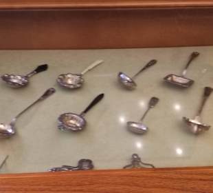 Schloßbesichtigung, Vitrinen