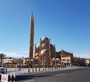 Marktplatz und Moschee