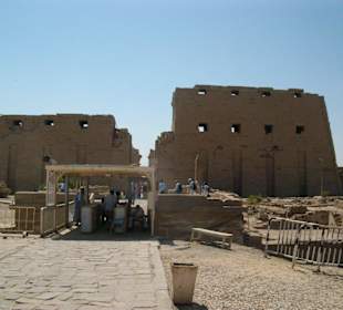 Vorderansicht d.grossen Anlage