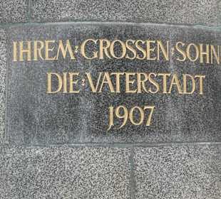 Denkmal Otto von Guericke, der u.a. Physiker war