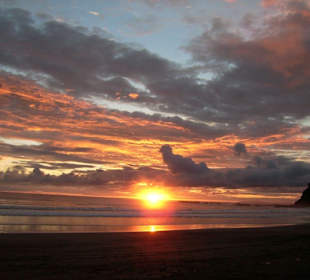 Sonnenuntergang am Strand von Jaco