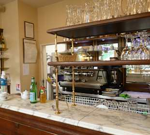 Eine Bar mit Aussenbedienung