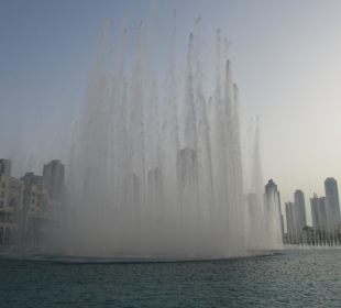 Springbrunnenspiel vor der Mall