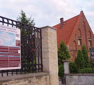 Dom Jana Długosza ze szklakiem literackim