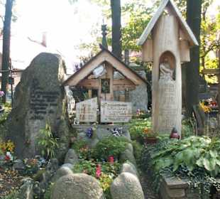 Stare, zabytkowe nagrobki