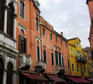 Durch die Gassen hindurch