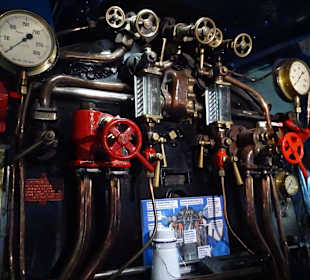 Füherstand einer Stromliniendampflok