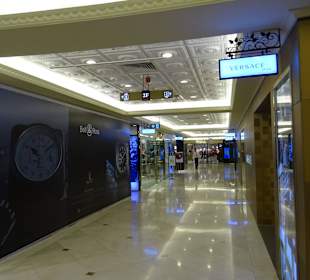 Im Shoppimgcenter unterwegs