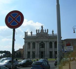 La chiesa sulla piazza
