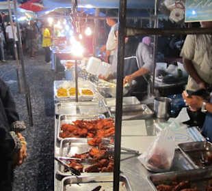 Der Bangtao Nacht-Markt mit Angeboten 008