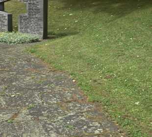 Gefallenendenkmal am Friedhof Holzhausen
