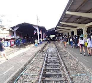 Einfahrt Bahnhof Mahachai