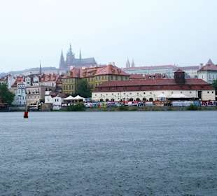 Ansicht auf Prag mit dem Veitsdom