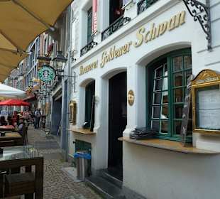 Gegenüber vom Rathaus, Am Markt 37