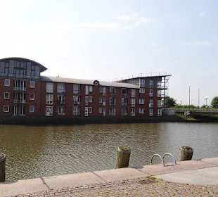 Moderne Wohnhäuser am Binnenhafen