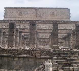 Tempel der Krieger (Seitenansicht)