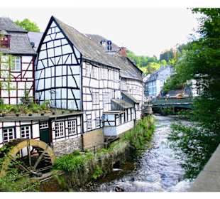 Monschau - Fachwerkhäuser an der Rur