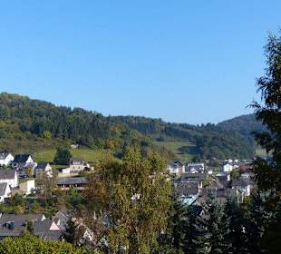 Entlang des idyllischen Ufer des Riedener Waldsees