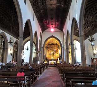 Blick in das zentrale Langschiff der Kathedrale