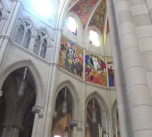 Kathedrale Santa María la Real de la Almudena