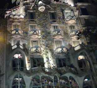 Barcelona творение Гауди