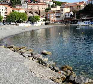 Blick auf die Bucht vor der Altstadt von Cerbère