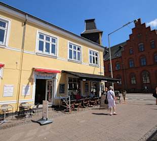 Enge Gassen und bunte Gebäude