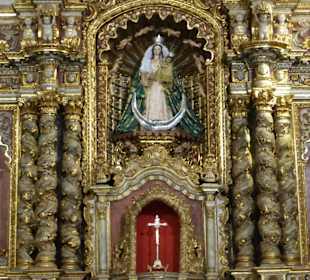 Der Hauptaltar von Iglesia de Nuestra Señora