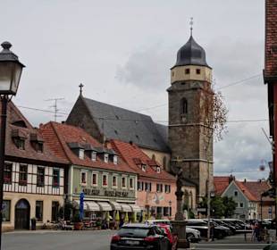 Die Pfarrkirche St. Martin im Ortsbild