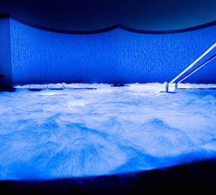 Sky-Sole-Whirlpool bei Nacht im Reischlhof