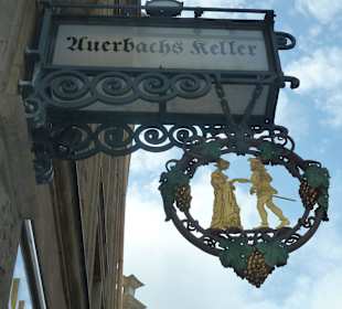 Schön geschmiedetes Gasthofschild