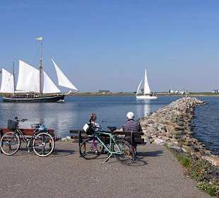 Steinmole an der Hafeneinfahrt