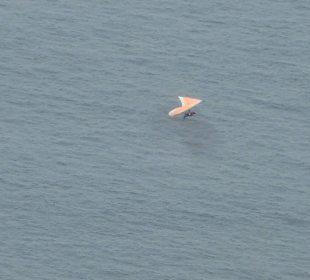 Geil, kurz über dem Meer zu schweben