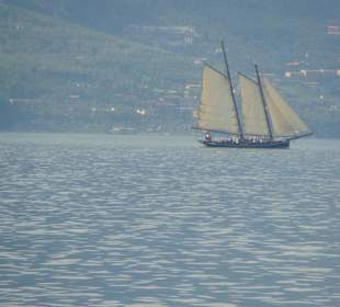 Drei-Master auf dem See
