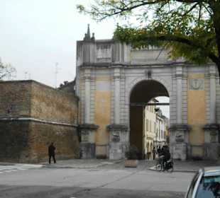 Porta Adriana