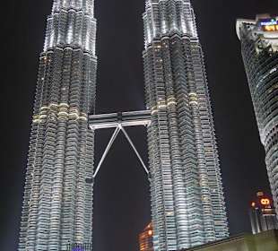 Petronas Towers bei Nacht