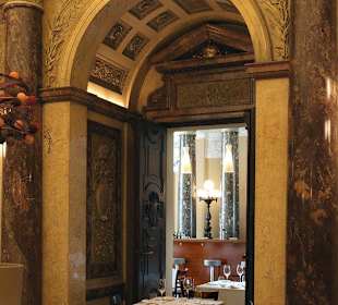 Detail Marmorsaal im Vestibül