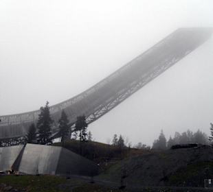 Der Absprungturm im Nebel