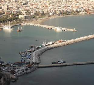 Blick auf den Hafen von der Burg