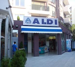 2 Minuten zu Fuß vom Hotel ist ein Aldi