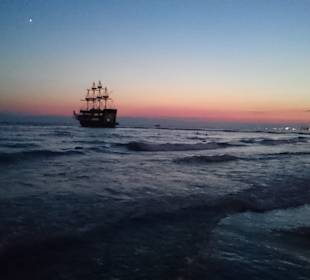 Strand Side