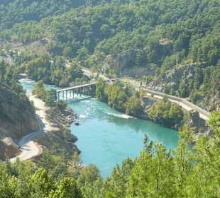 Blick von der Staumauer auf den Manavgatfluss