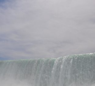 Mit der "Maid of the Mist" in die Niagara Fälle
