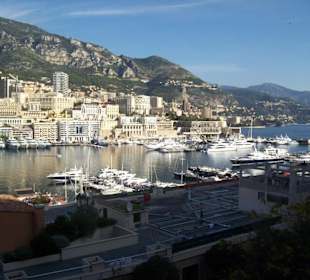 Yachthafen mit Blick nach Monte Carlo
