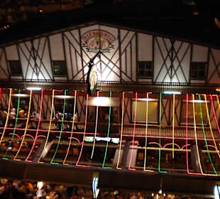 Bierkönig in der Nacht