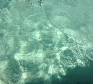 Super klares Wasser an den Tiran Inseln