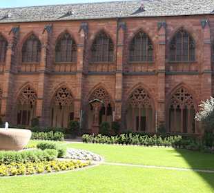Beim Mainzer Dom im Kreuzgang