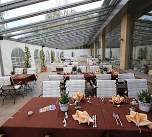 Überdachte Seeterrasse