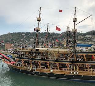 Ausflug in Alanya - Ein Piratenschiff in Hafen