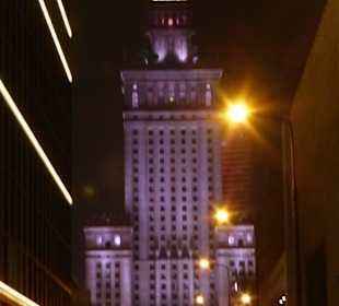 Der Kulturpalast bei Nacht